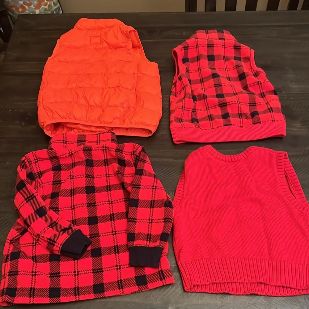 .4 tops 1 Carter's Jacket  1 Carters Vest 2 WW vests 18 months